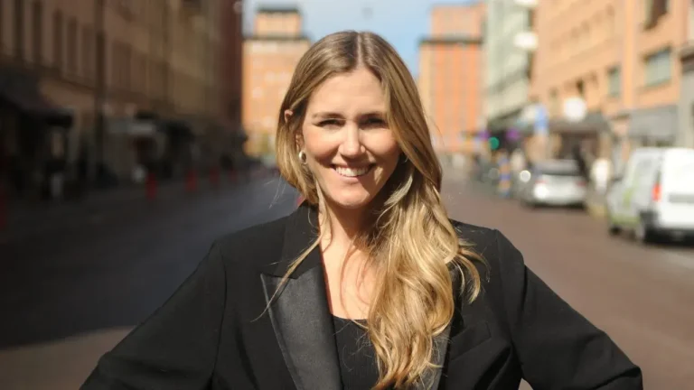 Martina Nelson, legitimerad psykolog och verksamhetschef på Elly Care, reder ut varför fler känner igen sig i adhd-symtom – och när en utredning kan vara rätt väg.